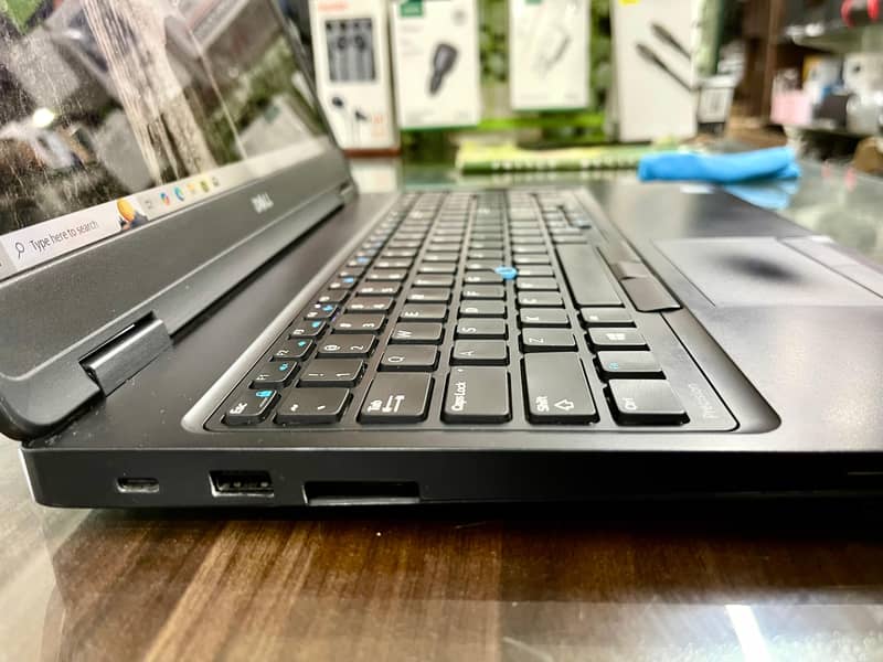 DELL PRECISION 3520 | XEON | QUADCORE | 7 GEN | NVIDIA QUADRO GRAPHCIS 7