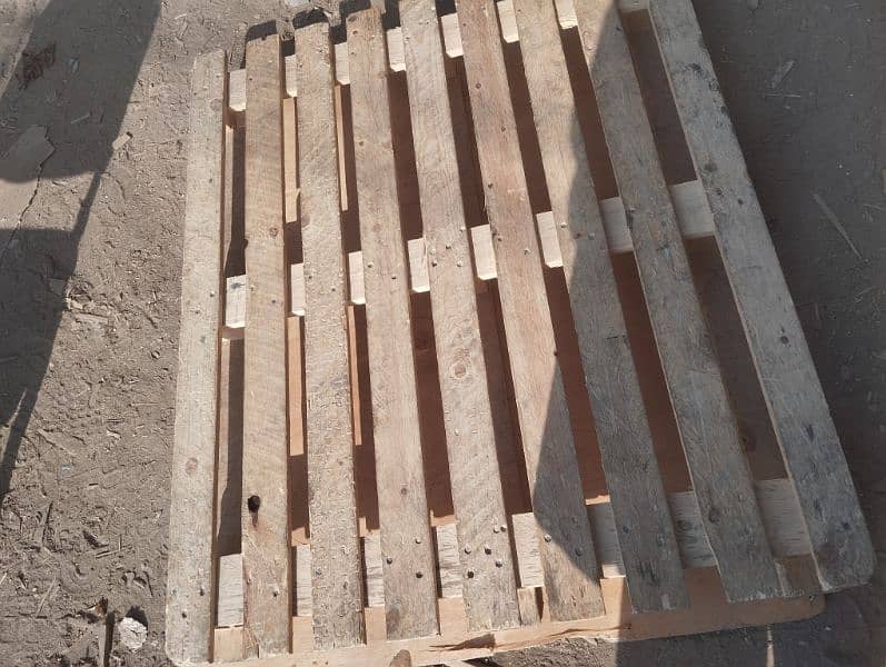 Wooden pallets 0