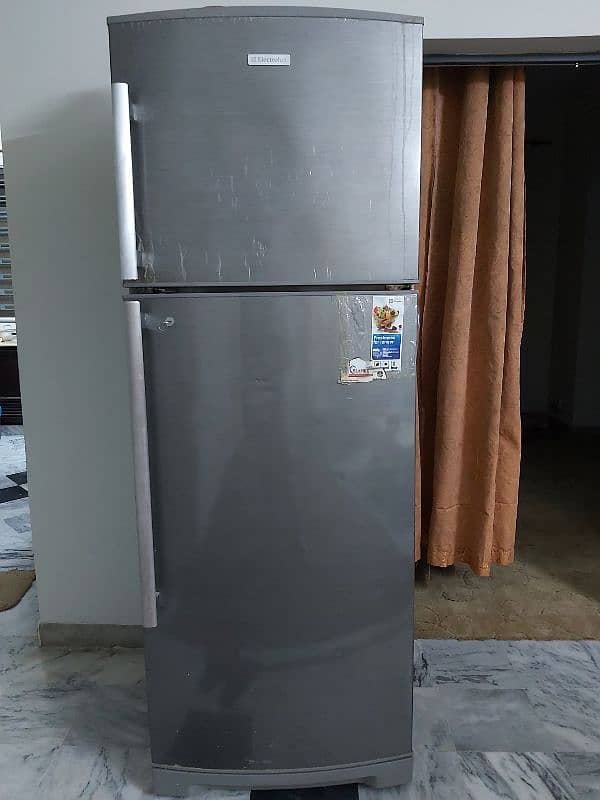 Electrolux Full Size 18 cubic feet Fridge 0