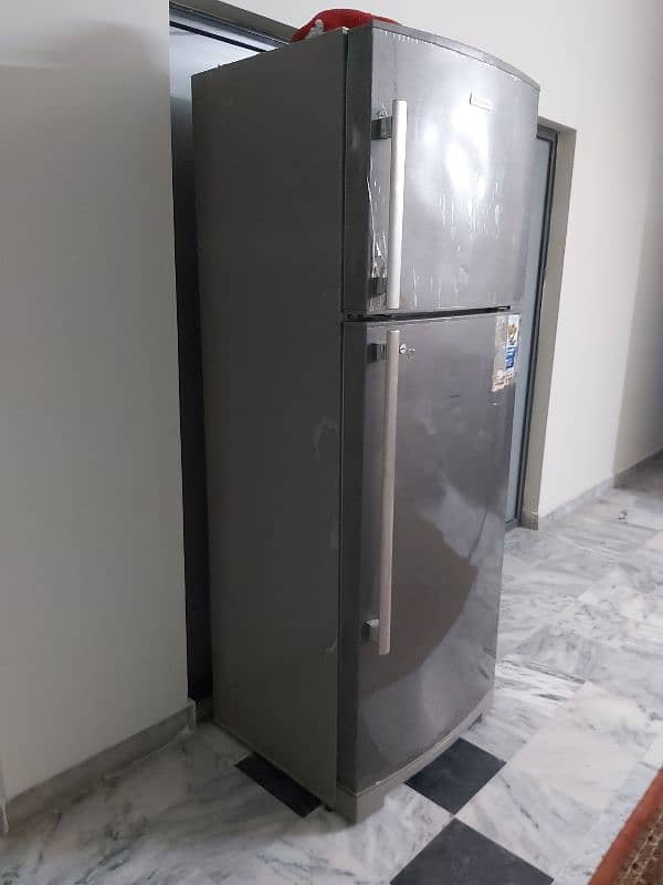 Electrolux Full Size 18 cubic feet Fridge 2