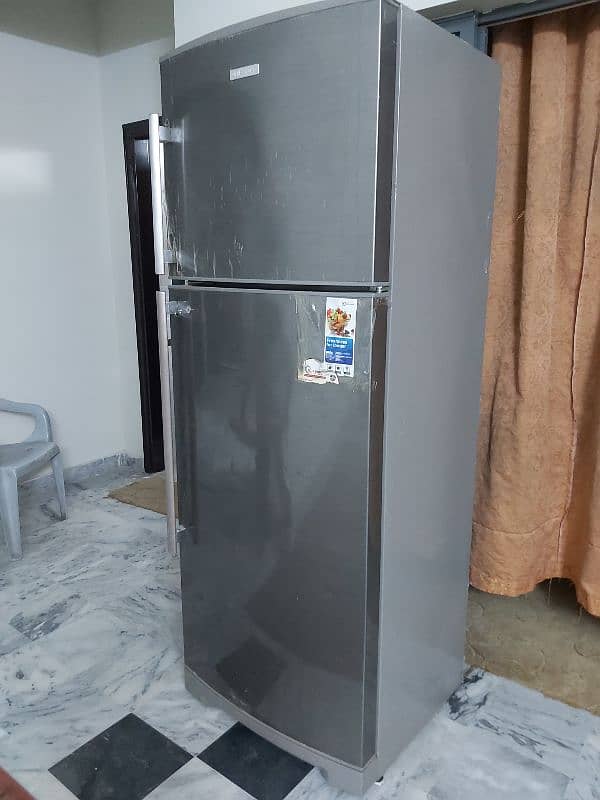 Electrolux Full Size 18 cubic feet Fridge 4