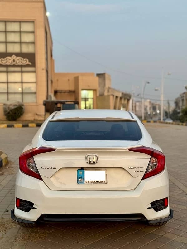 Honda Civic Oriel 2018 4