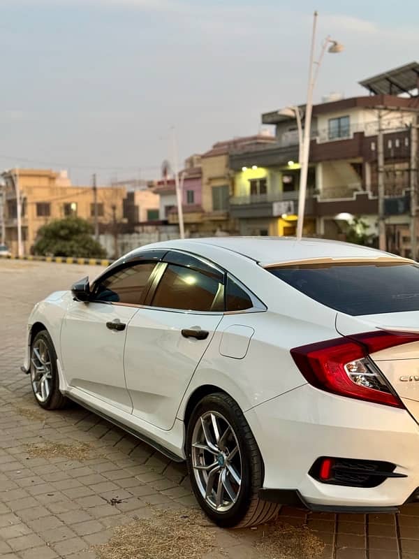 Honda Civic Oriel 2018 6