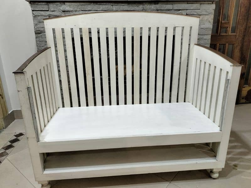 baby cot for sale condition like new age size new born to 4 years 2