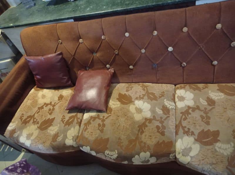 Sofa Set 5 seater ( Urgent Sale) 0