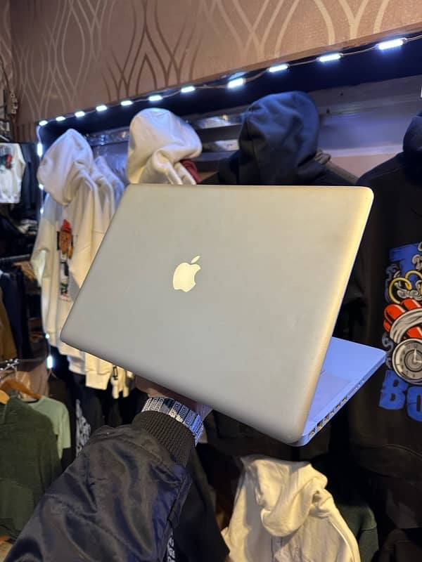 MACBOOK PRO i7 TOTAL GENIUNE FOR SALE 0