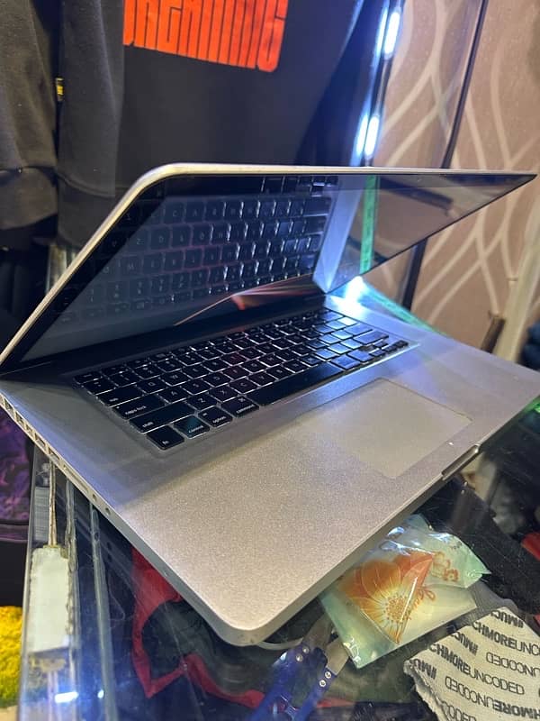 MACBOOK PRO i7 TOTAL GENIUNE FOR SALE 2