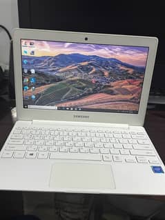 Samsung Slim laptop white Color