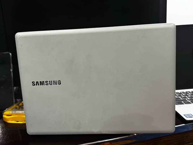 Samsung Slim laptop white Color 2