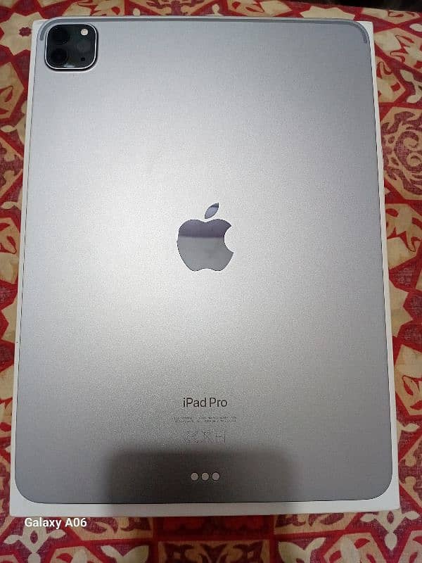 Apple iPad Pro with M2 Chip 256GB 3