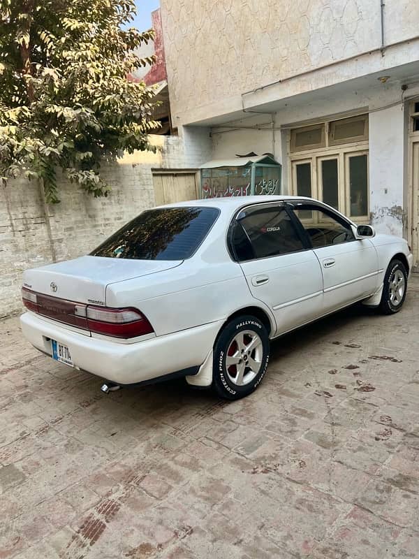 Toyota Corolla se_limited saloon 1994 2