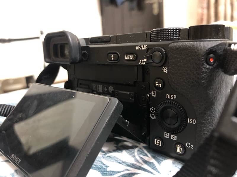 SONY A6400 URGENT SELL WITH 16-50mm lens 0