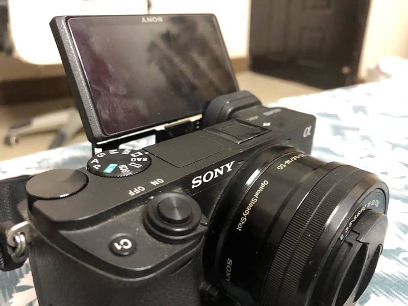 SONY A6400 URGENT SELL WITH 16-50mm lens 1