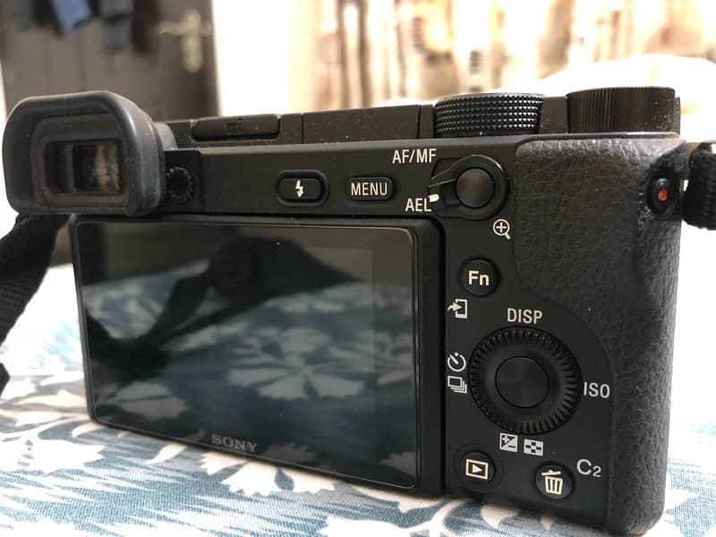 SONY A6400 URGENT SELL WITH 16-50mm lens 5