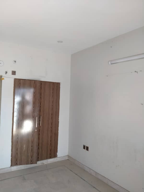 Silent com portion Ava for rent in Johar 0