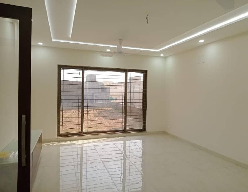 1 Kanal New Upper Portion For Rent In DHA Phase 4, Block AA, Lahore 2