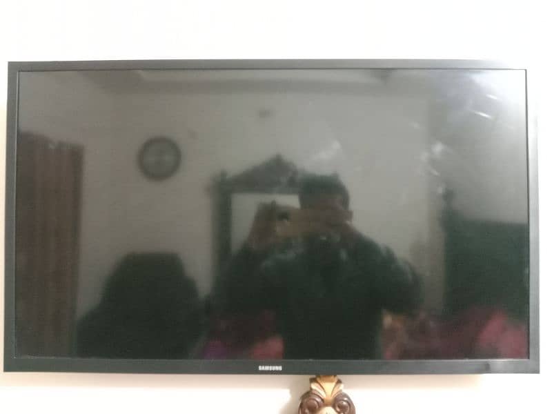 Genuine Samsung led 32"  with genuine remote 0