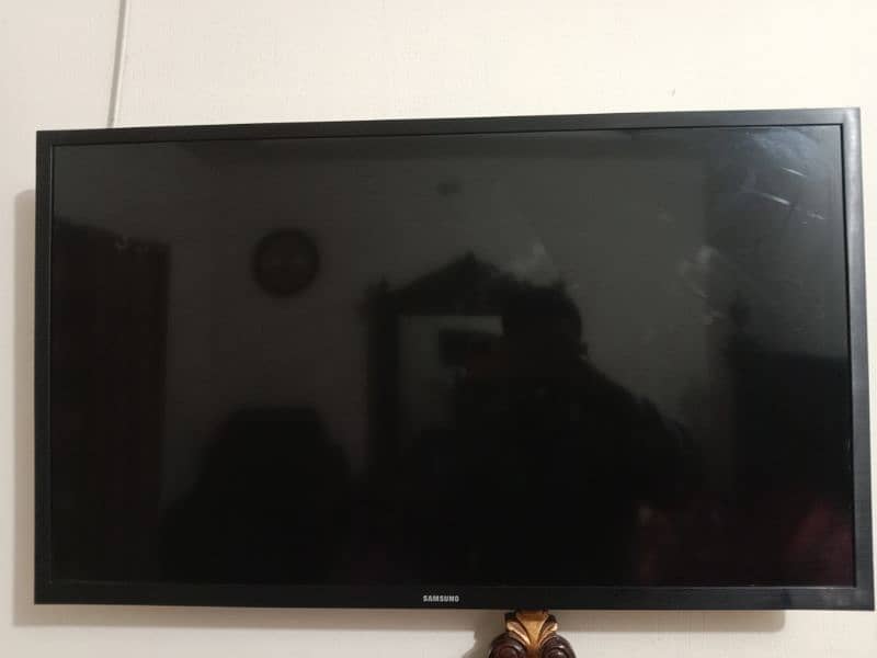 Genuine Samsung led 32"  with genuine remote 1