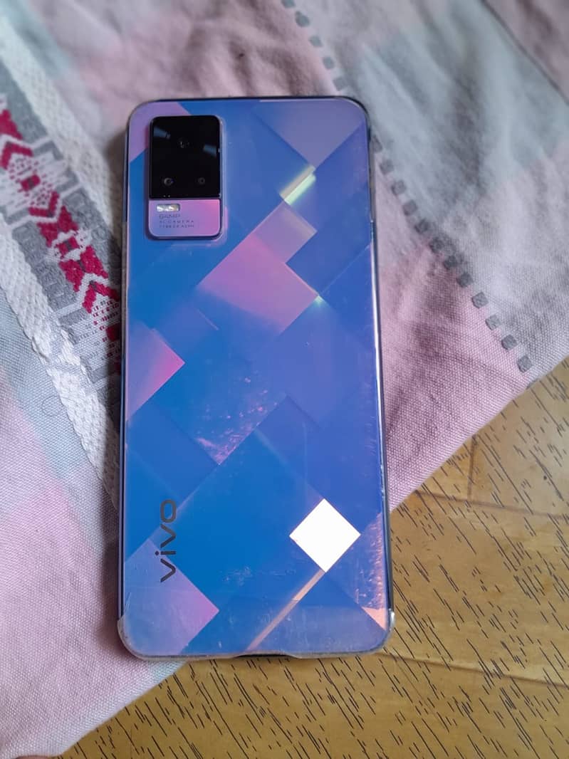 vivo v21e 10/10 condition with box 0