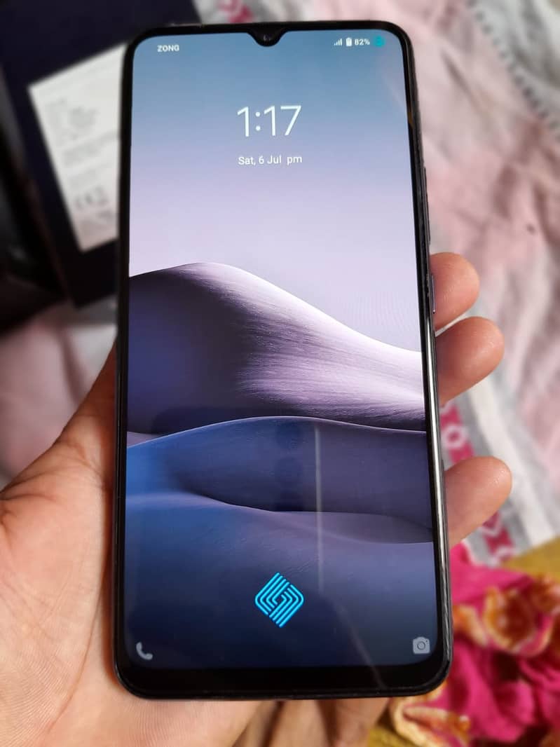 vivo v21e 10/10 condition with box 1