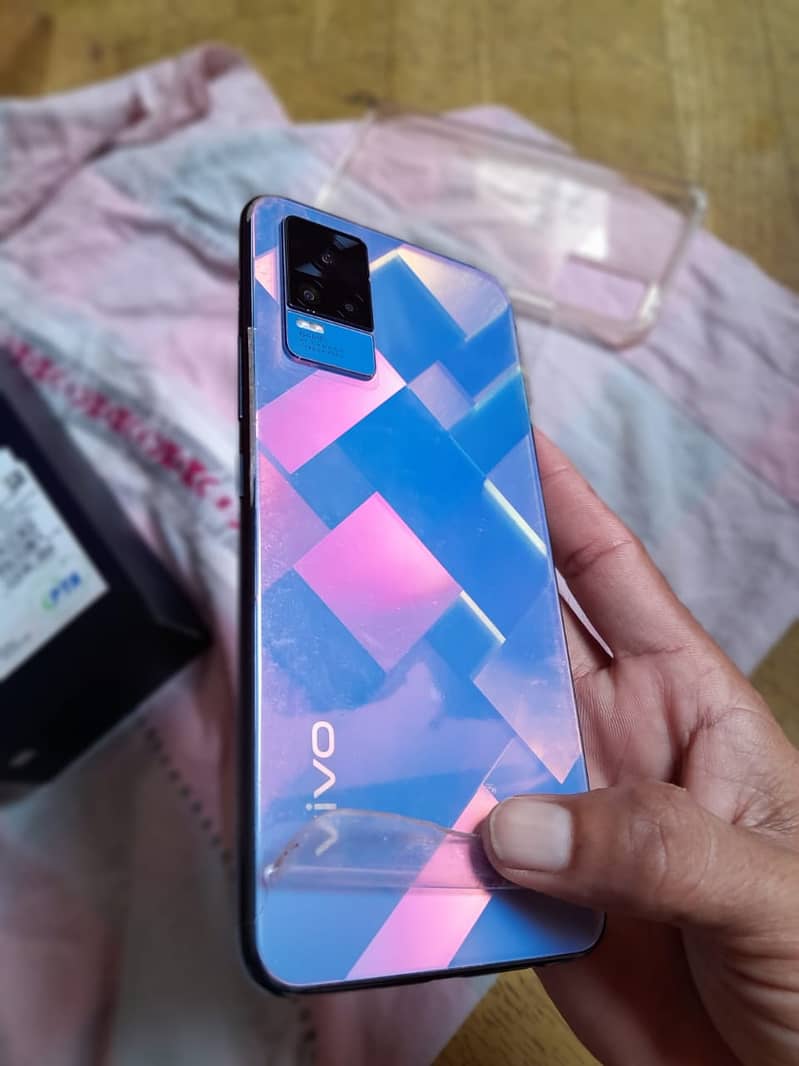 vivo v21e 10/10 condition with box 3