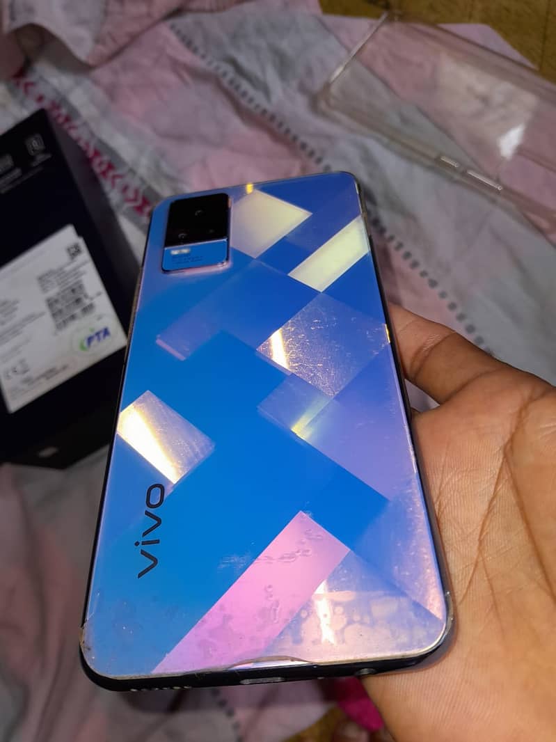 vivo v21e 10/10 condition with box 9