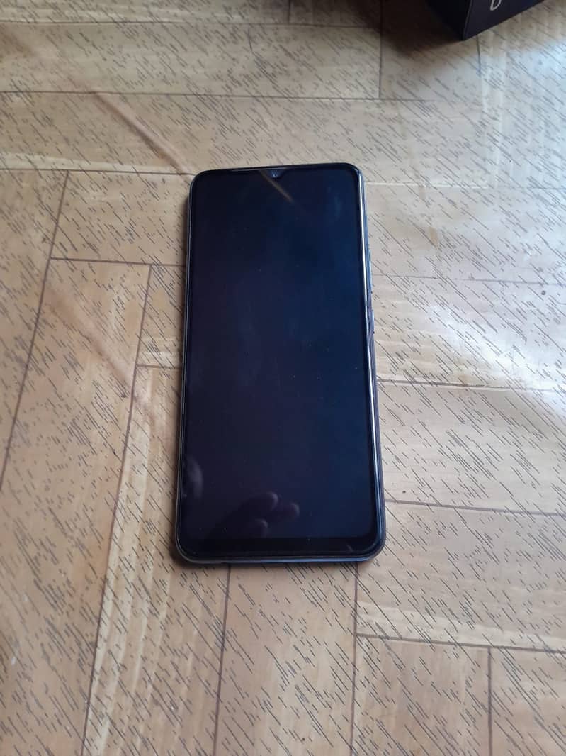 vivo v21e 10/10 condition with box 12