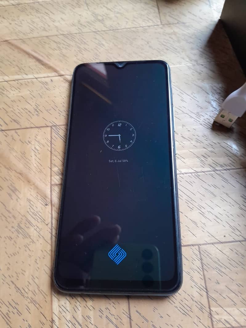 vivo v21e 10/10 condition with box 13