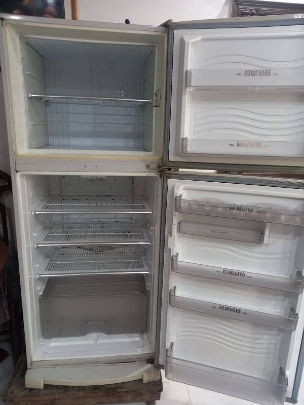 Dawlance Refrigerator Large Size l For Sale On Fair Price 5