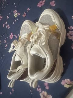 one move brand sneakers size 36