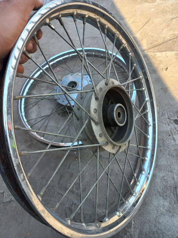 honda 70 wheel set with hub  good contion 4