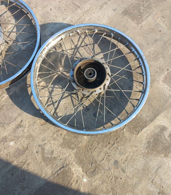 honda 70 wheel set with hub  good contion 6