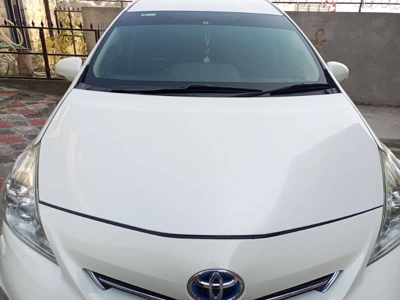 Toyota Prius Alpha 2014 12