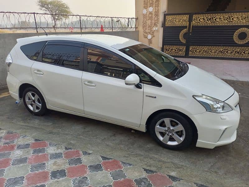 Toyota Prius Alpha 2014 15