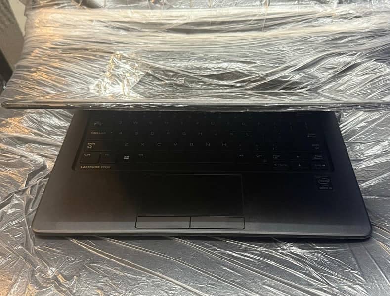 DELL LATITUDE  7250 1