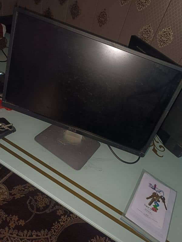 Dell 22 inch LCD Monitor - 8/10 Condition 1