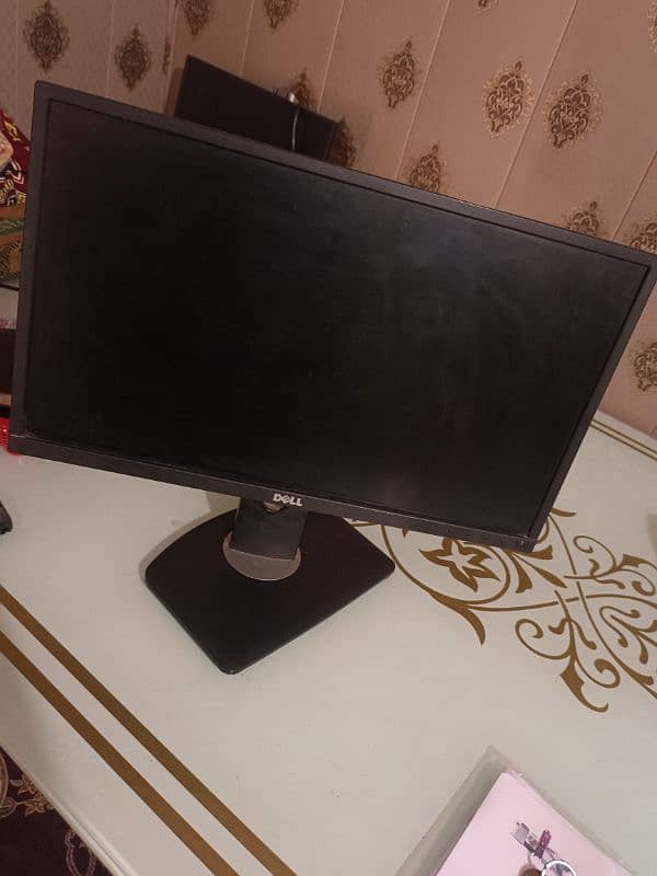 Dell 22 inch LCD Monitor - 8/10 Condition 4