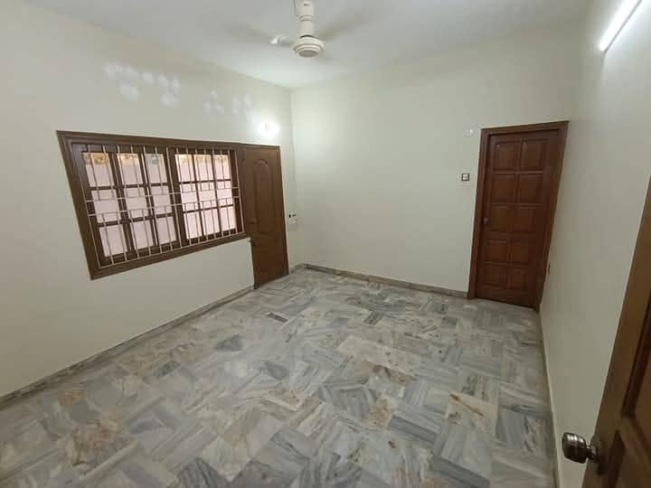 Spacious 300-Yard House Available for Rent in Duraji Karachi 7