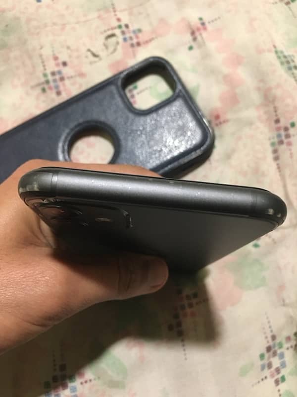 iphone 11 black color 5