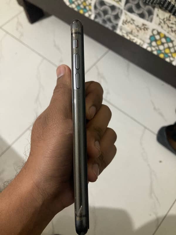 iphone 11 64gb jv for urgent sale 1