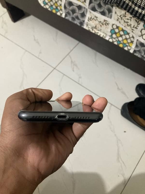 iphone 11 64gb jv for urgent sale 3