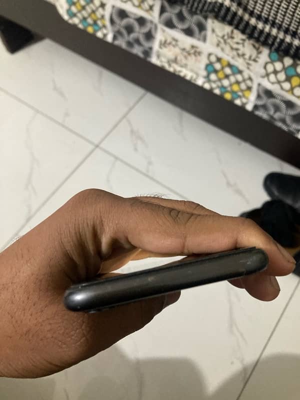 iphone 11 64gb jv for urgent sale 5