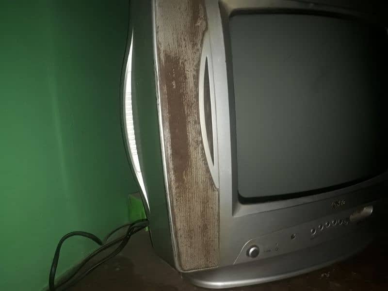 LGBT TV at best cheap price old model but very nice working 1