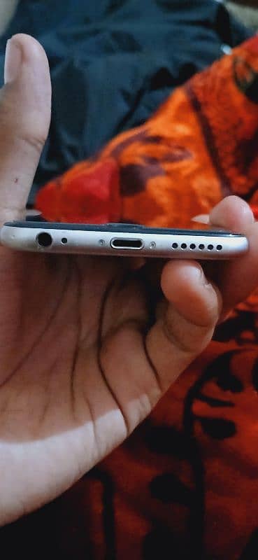 iPhone 6s 32gb non PTA good condition 4