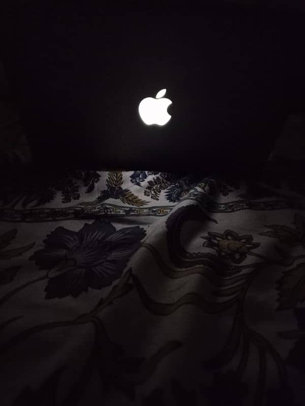 Apple Macbook Pro 0