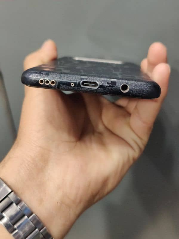 LG v60 for sale 2