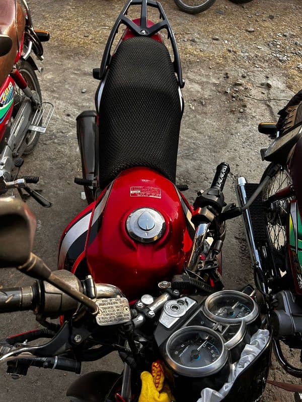 Honda cb 150f Red 3