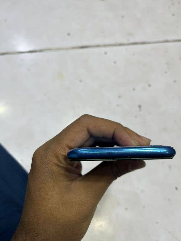 I'm selling my phone samsung a50 1800 1