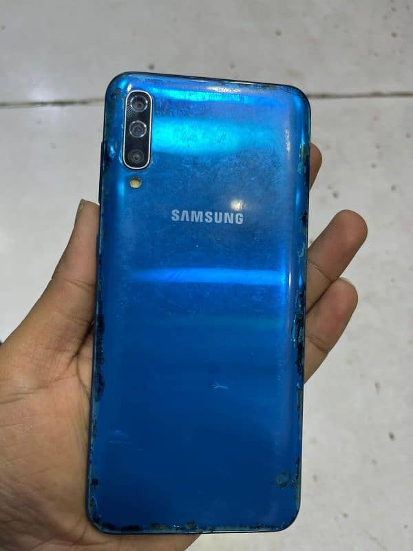 I'm selling my phone samsung a50 1800 5