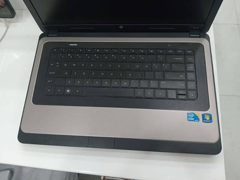 hp 630 intel Core i3 M380 2.53GHz 4gb Ram 128Gb. SSD 1